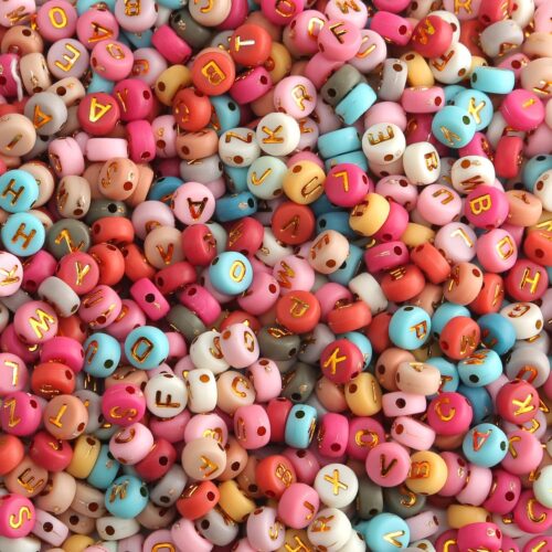 1000pcs Acrylic Small Letter Beads Round Letter Beads Colorful Acrylic with Gold Letter Alphabet for Jewelry Making Alphabet Beads (Colorful Gold（Pink）)