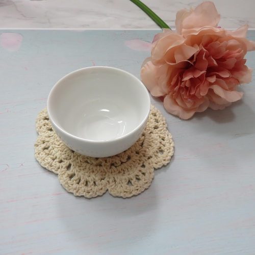 Ouyatoyu Doilies Cloth Lace Crochet Doilies Place Mats Round Handmade Cotton Placemats for Cups Coasters Glasses Small Doilies Cloth 4 Inch 12pcs