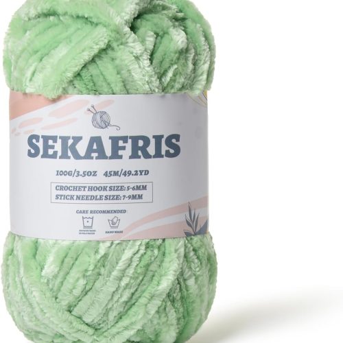 Fuzzy Chunky Chenille Yarn for Crocheting，Soft Plush Yarns for Hand Knitting，Bulky 100 g（49.2 yd） Baby Blanket Yarn for Crocheting Amigurumi，Crochet Fluffy Velvet Yarns (Light Green)