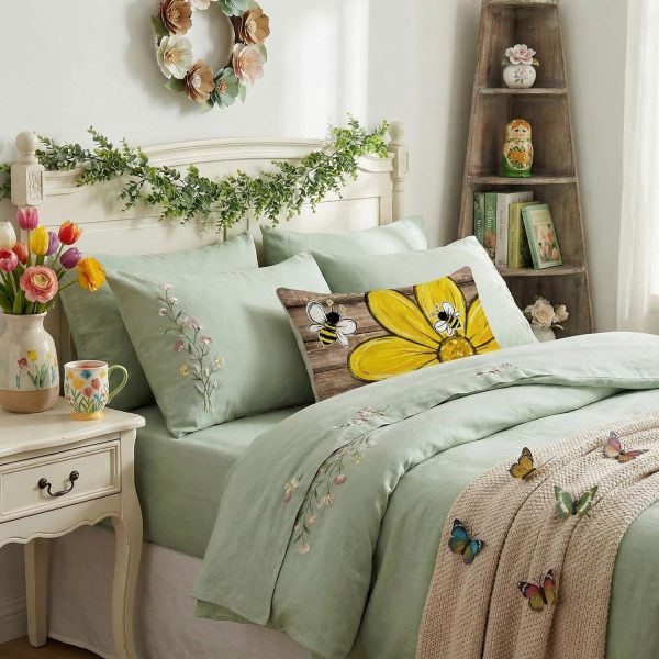 GEEORY Daisy Bee Farmhouse Pillow Cover 12x20 Inch, Spring Summer Throw Pillowcase for Couch, Sofa, Living Room, Bedroom Decor（Wood Grain）