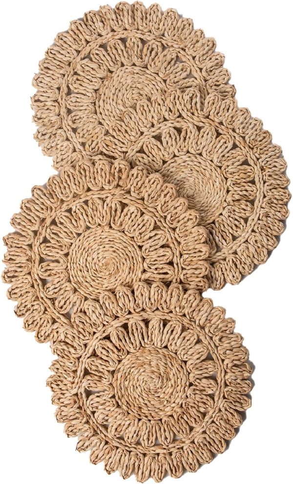 13.8" Set of 4 Round Woven Corn Husk Placemats by Laquedecraft | Protects Tables from Heat & Scratches, Perfect for Everyday Dining, Family Gatherings and Holiday Entertaining